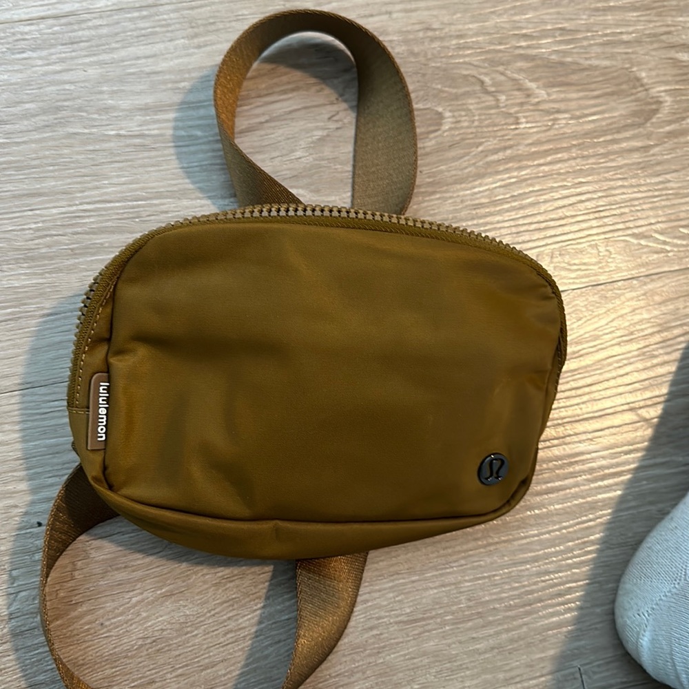 Lululemon belt bag